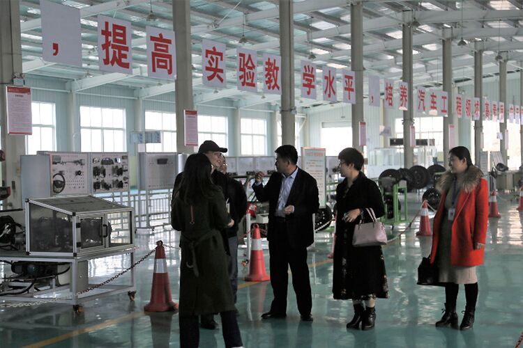 安丘博陽機(jī)械與齊魯理工學(xué)院舉行產(chǎn)學(xué)研合作洽談會